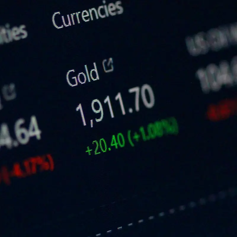 Financial trading and risk data on market monitors